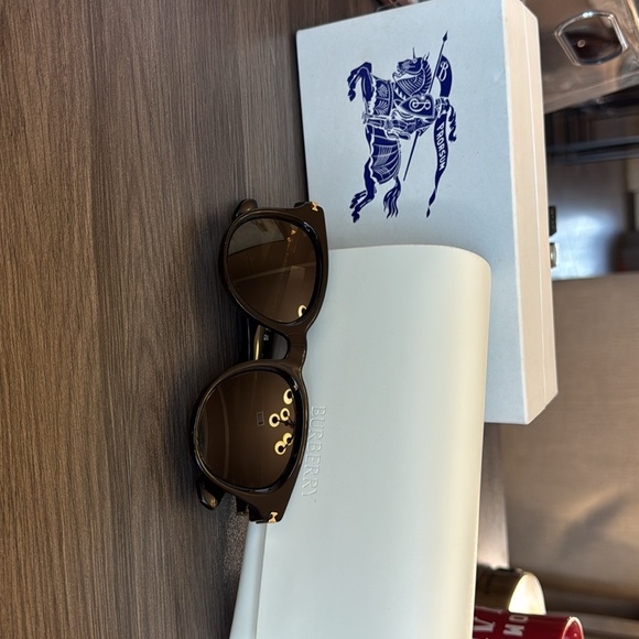 ** NEW ** Burberry BE4439 Sunglasses - Picture 7 of 8